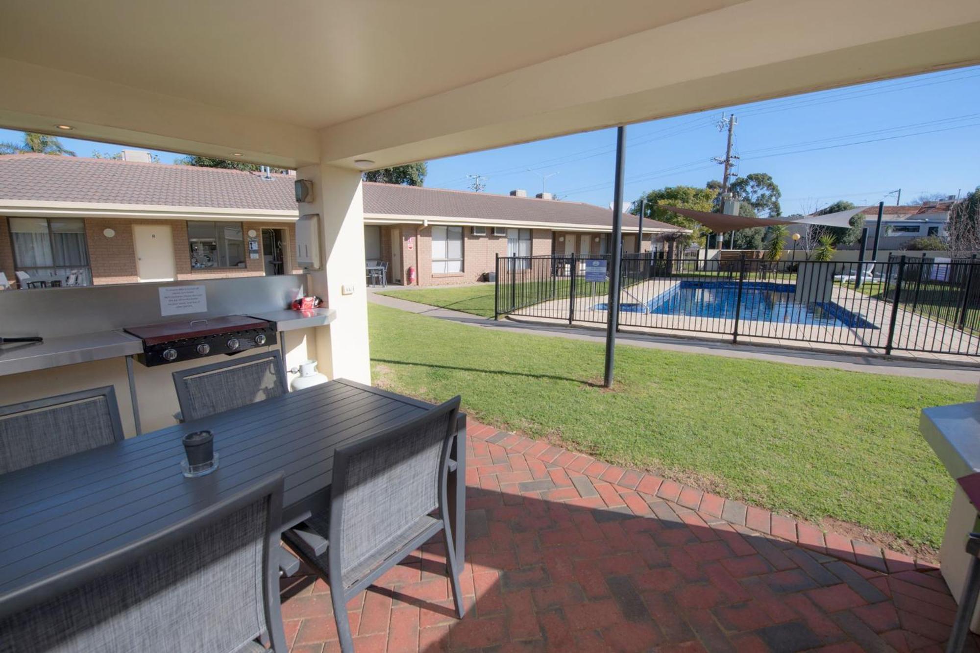 Jacaranda Holiday Units Swan Hill Dış mekan fotoğraf